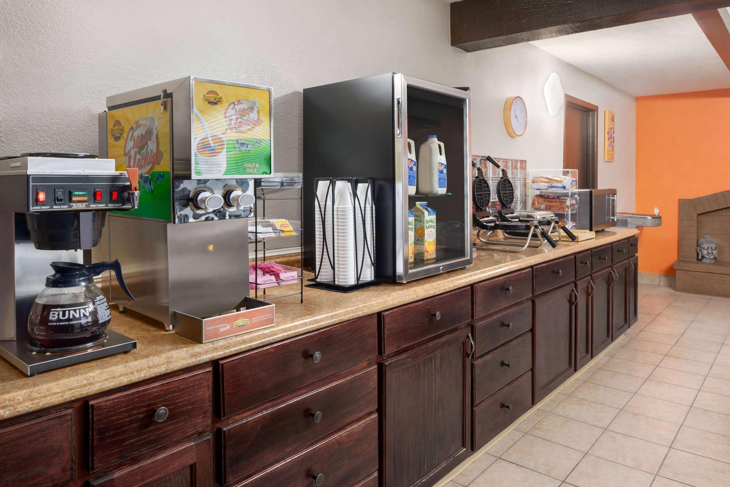 Howard Johnson By Wyndham Appleton Esterno foto